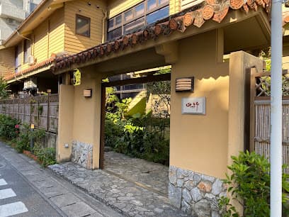 琉球料理と琉球舞踊 四つ竹